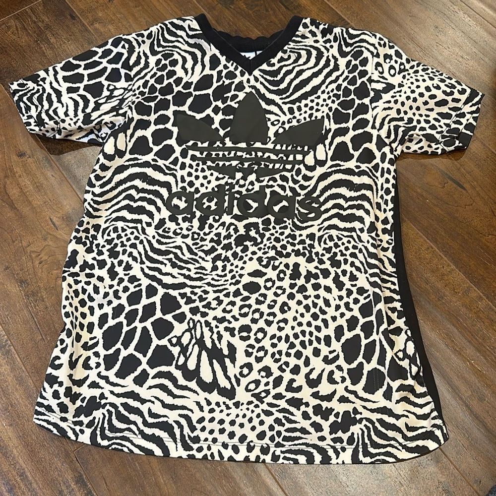 Adidas Jersey T-shirt size XS Leopard print